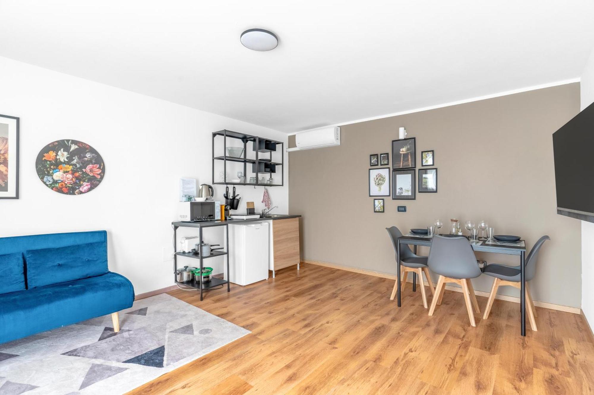 -Free Pool And Parking- Garda House Apartments Кастелнуово дел Гарда Екстериор снимка