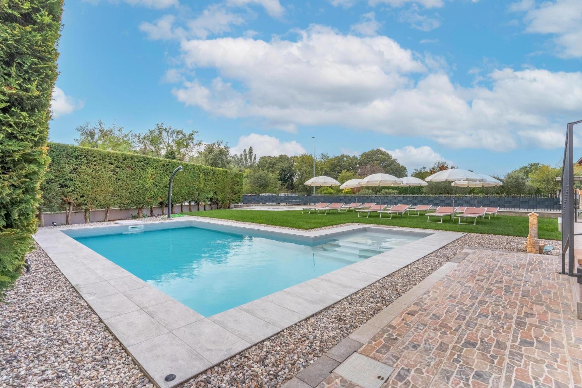 -Free Pool And Parking- Garda House Apartments Кастелнуово дел Гарда Екстериор снимка