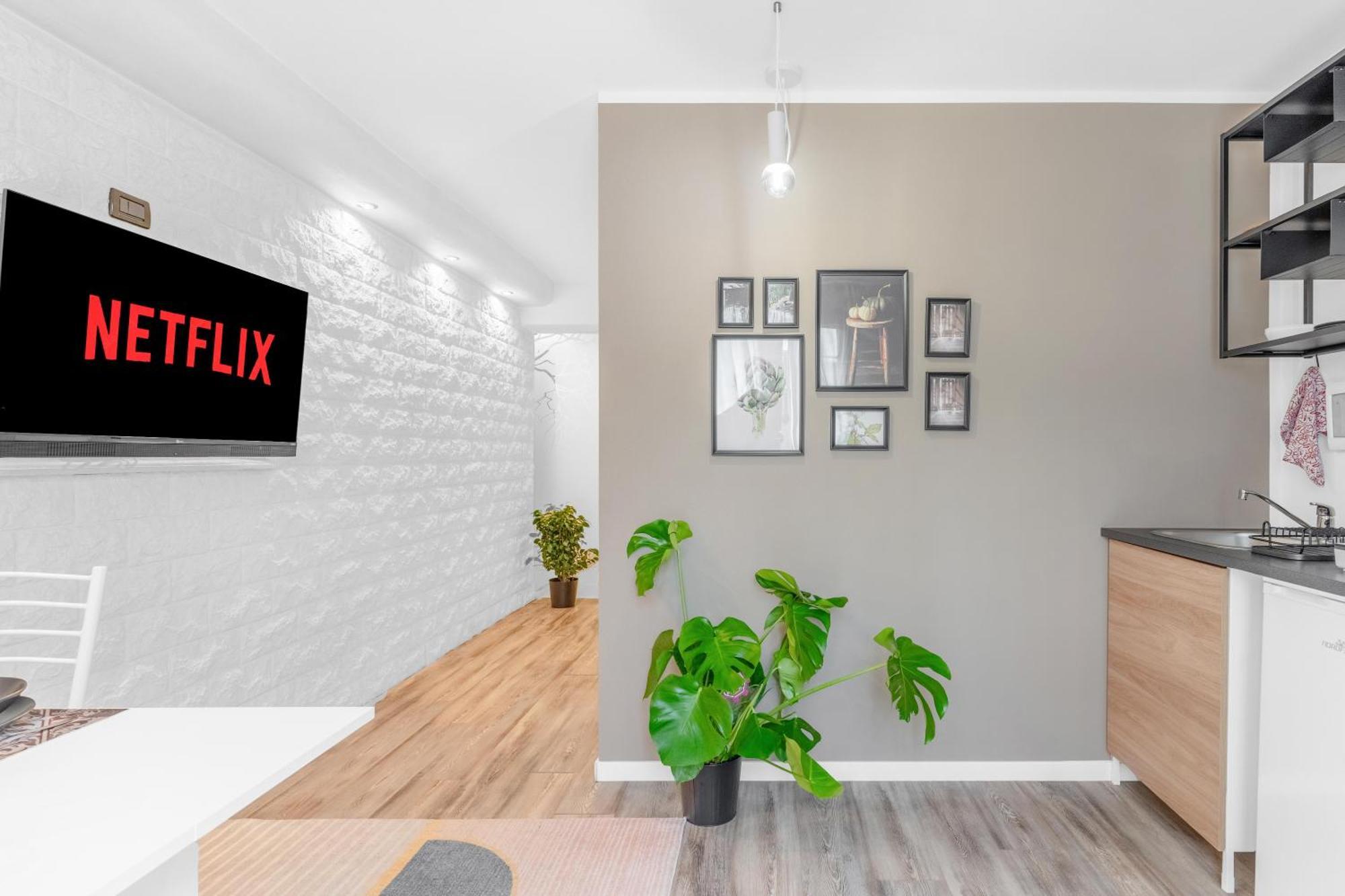 -Free Pool And Parking- Garda House Apartments Кастелнуово дел Гарда Екстериор снимка