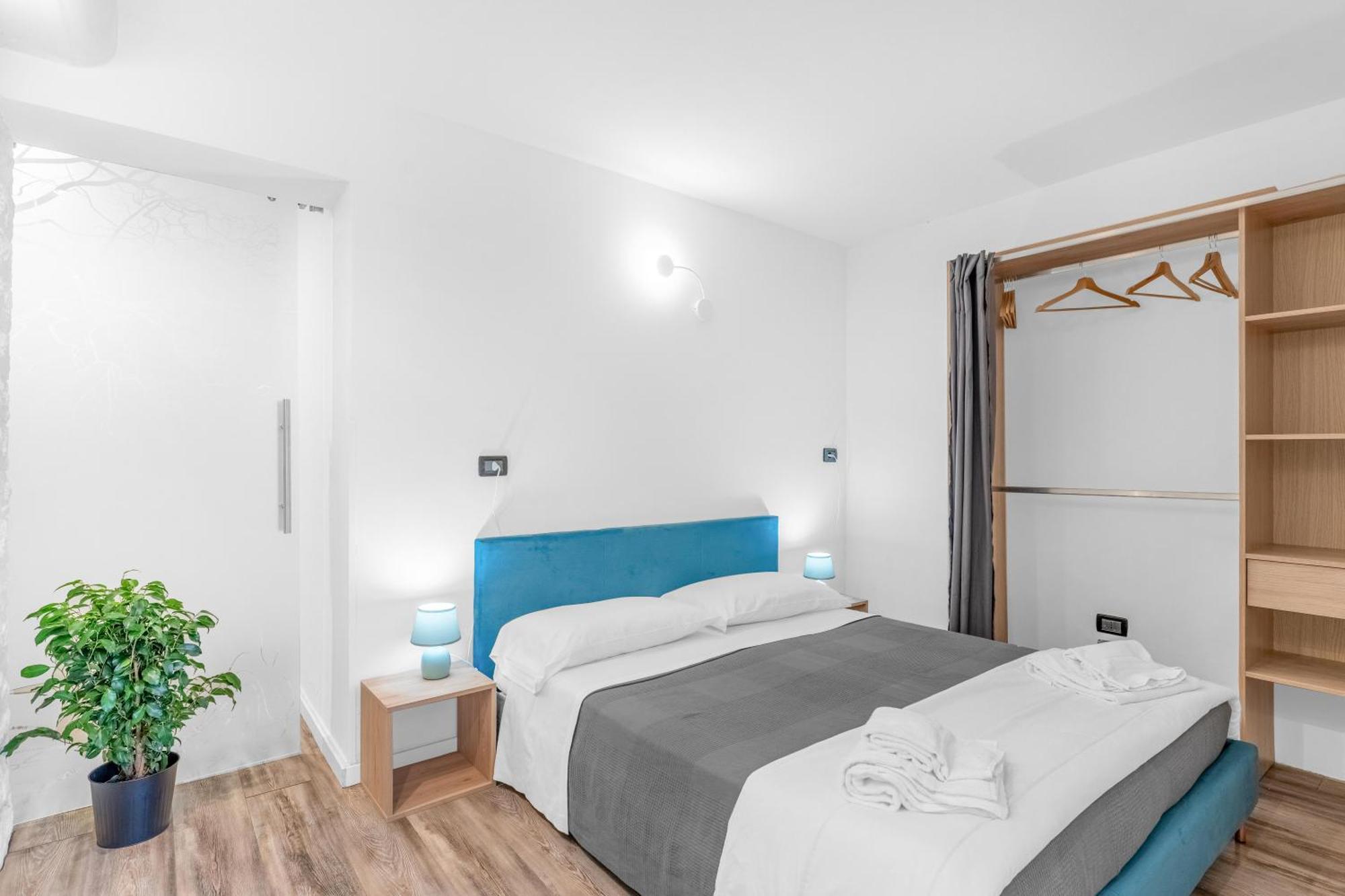 -Free Pool And Parking- Garda House Apartments Кастелнуово дел Гарда Екстериор снимка