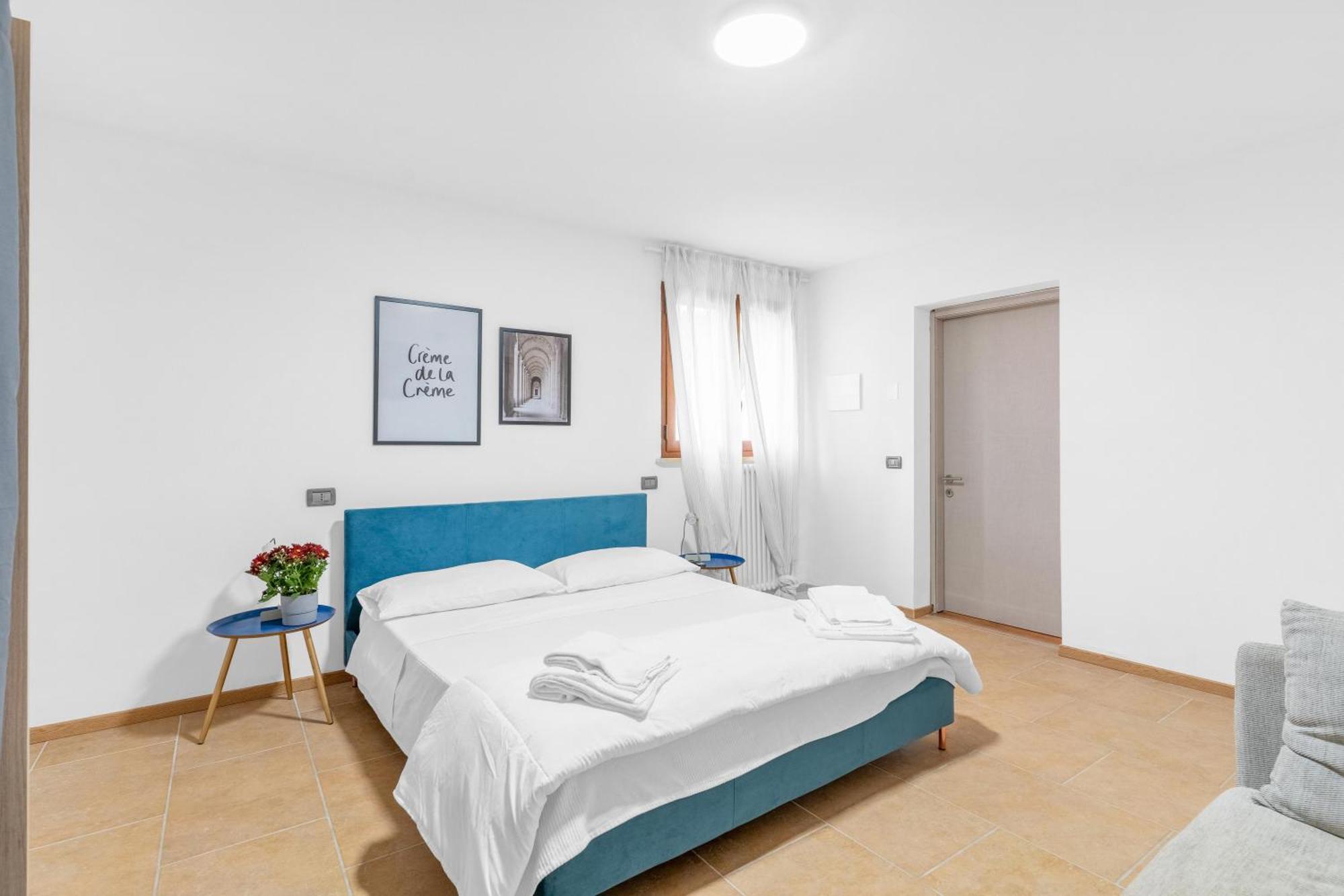 -Free Pool And Parking- Garda House Apartments Кастелнуово дел Гарда Екстериор снимка