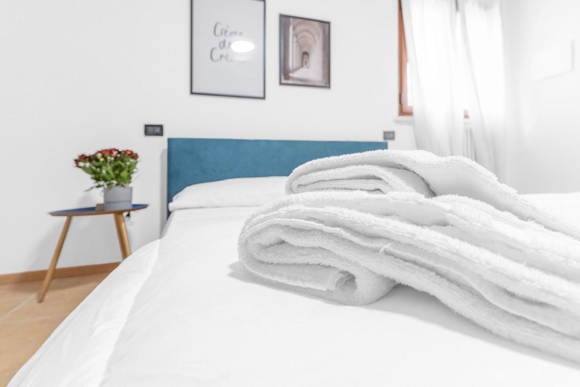 -Free Pool And Parking- Garda House Apartments Кастелнуово дел Гарда Екстериор снимка