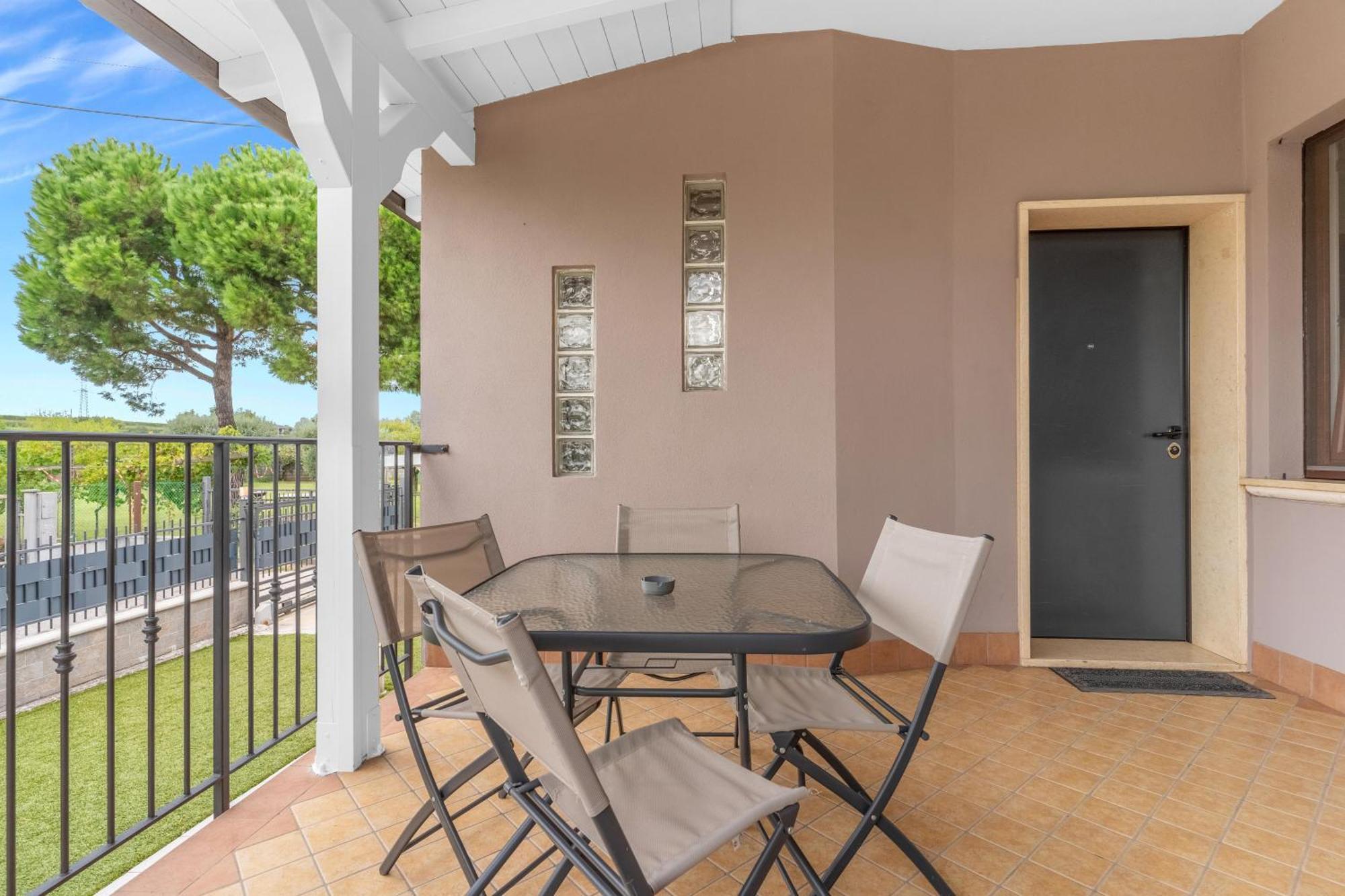 -Free Pool And Parking- Garda House Apartments Кастелнуово дел Гарда Екстериор снимка