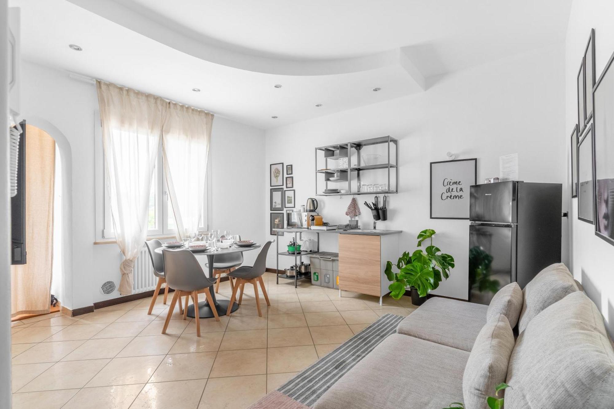 -Free Pool And Parking- Garda House Apartments Кастелнуово дел Гарда Екстериор снимка