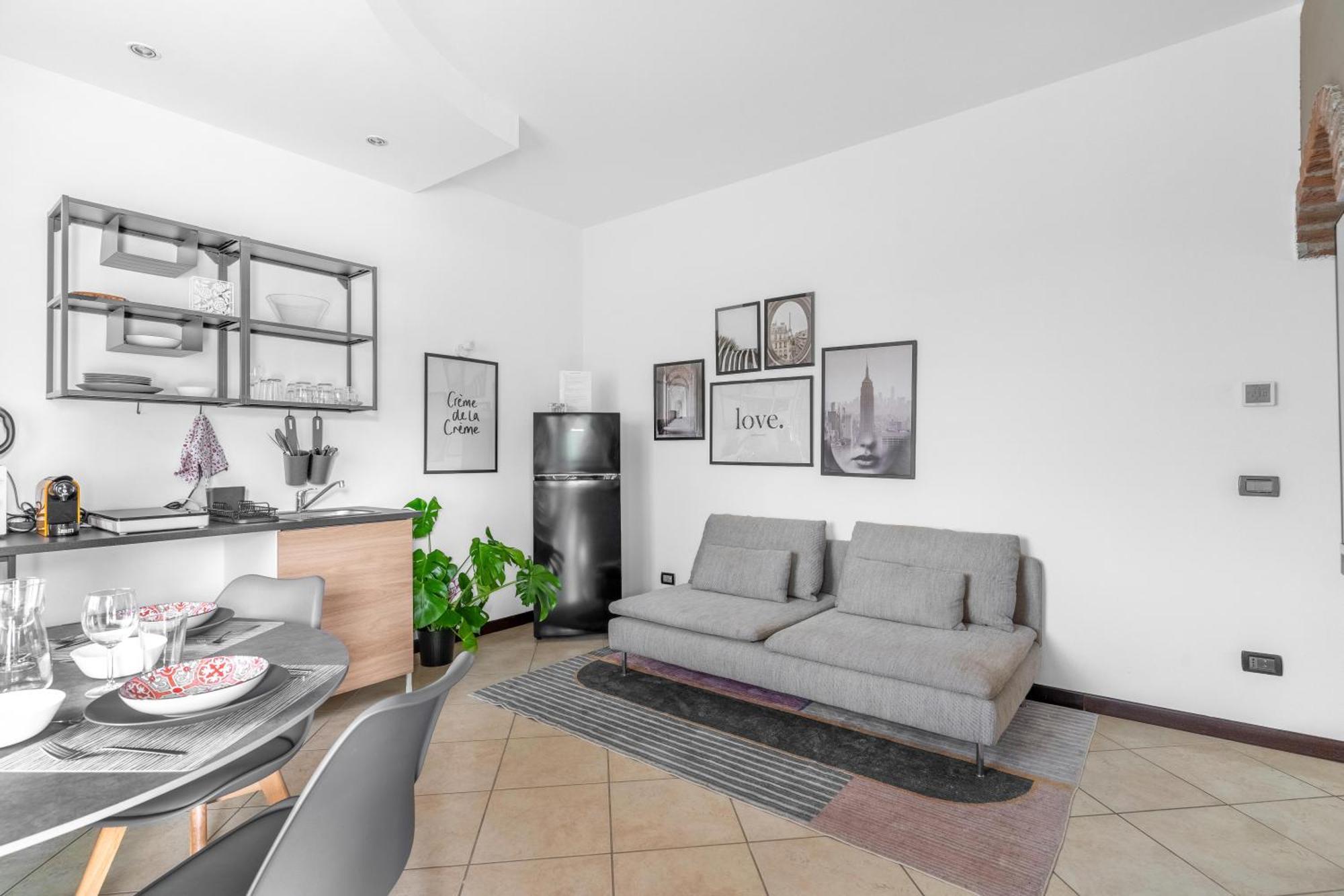 -Free Pool And Parking- Garda House Apartments Кастелнуово дел Гарда Екстериор снимка