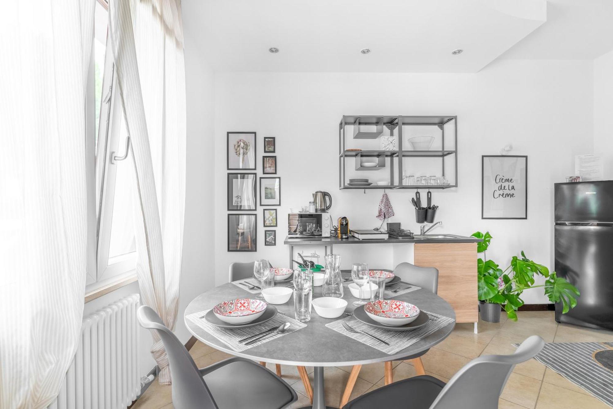 -Free Pool And Parking- Garda House Apartments Кастелнуово дел Гарда Екстериор снимка