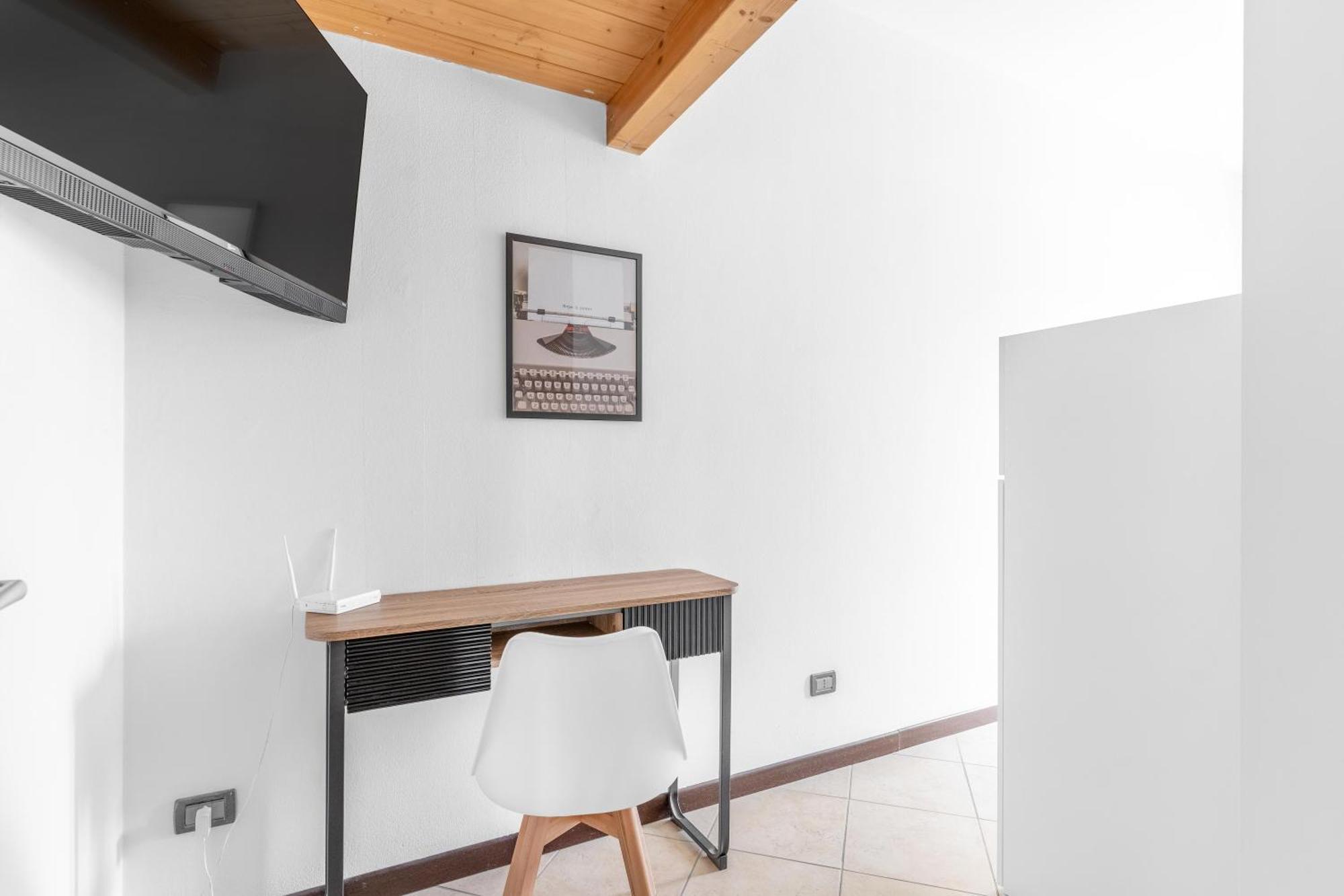 -Free Pool And Parking- Garda House Apartments Кастелнуово дел Гарда Екстериор снимка