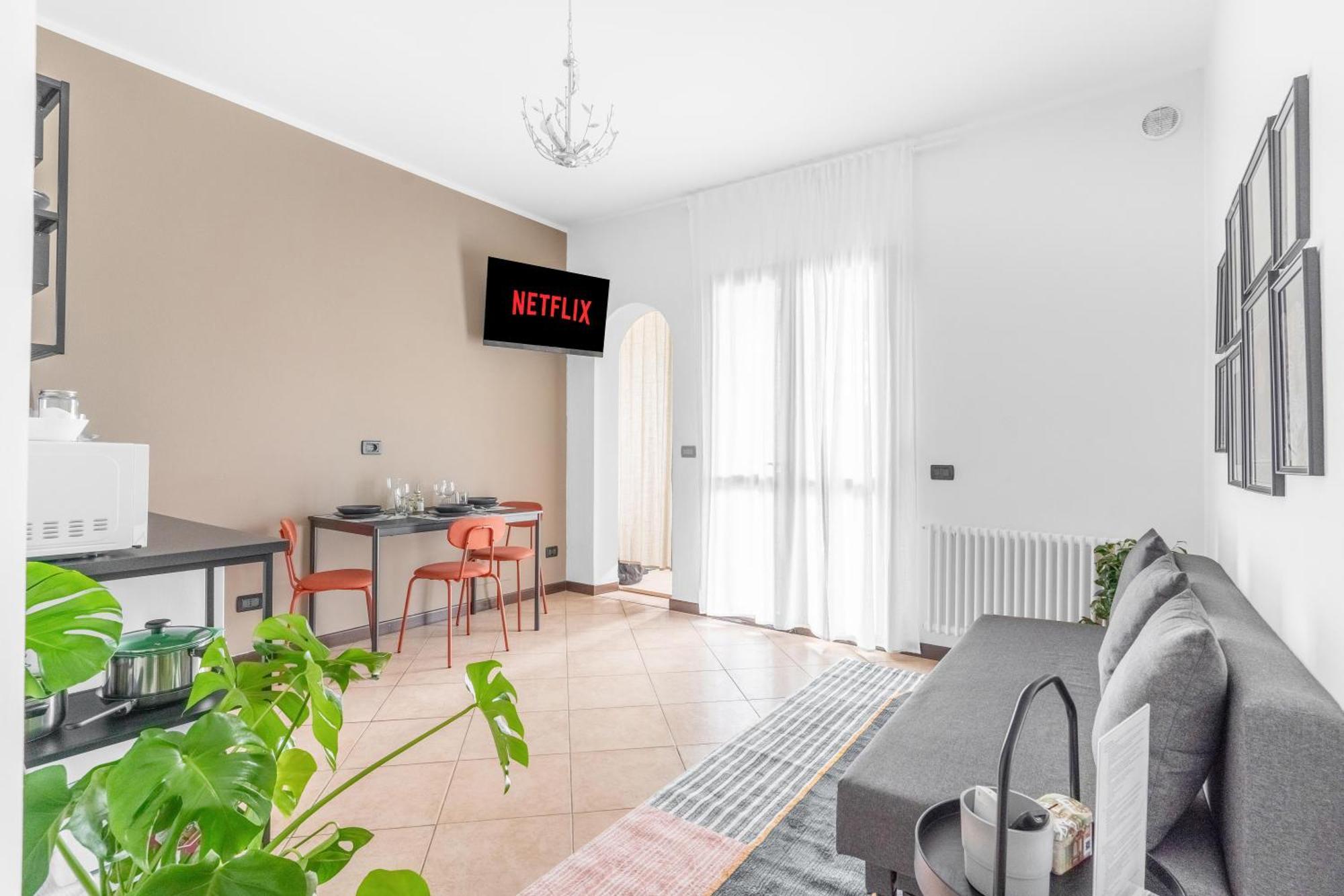 -Free Pool And Parking- Garda House Apartments Кастелнуово дел Гарда Екстериор снимка