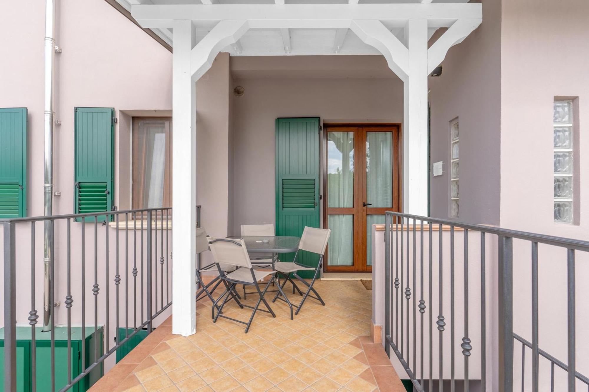 -Free Pool And Parking- Garda House Apartments Кастелнуово дел Гарда Екстериор снимка