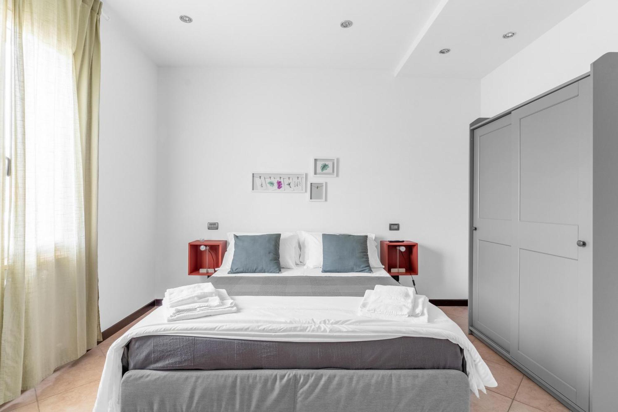 -Free Pool And Parking- Garda House Apartments Кастелнуово дел Гарда Екстериор снимка