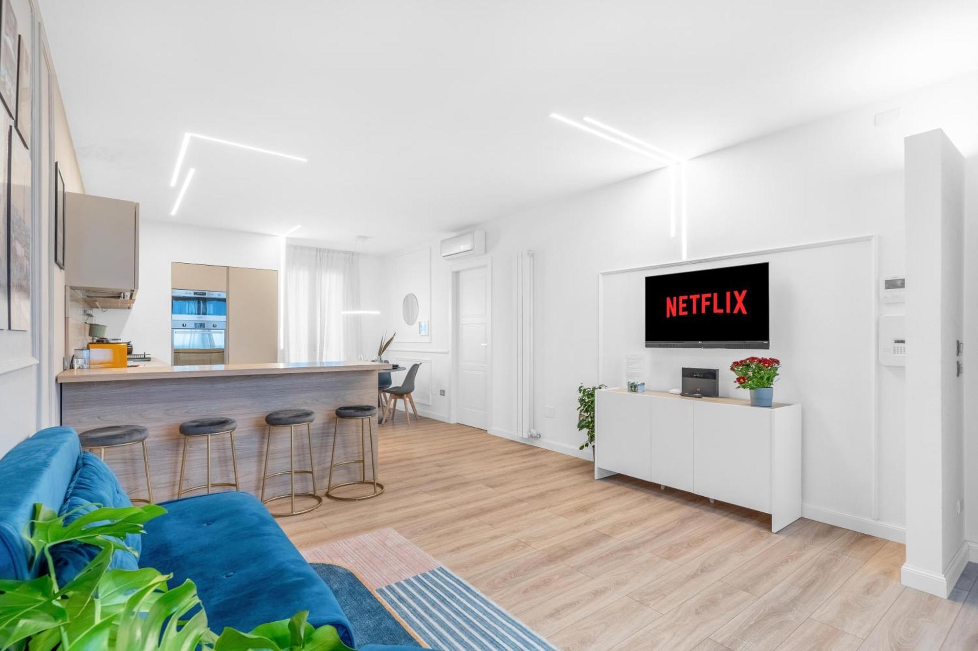 -Free Pool And Parking- Garda House Apartments Кастелнуово дел Гарда Екстериор снимка