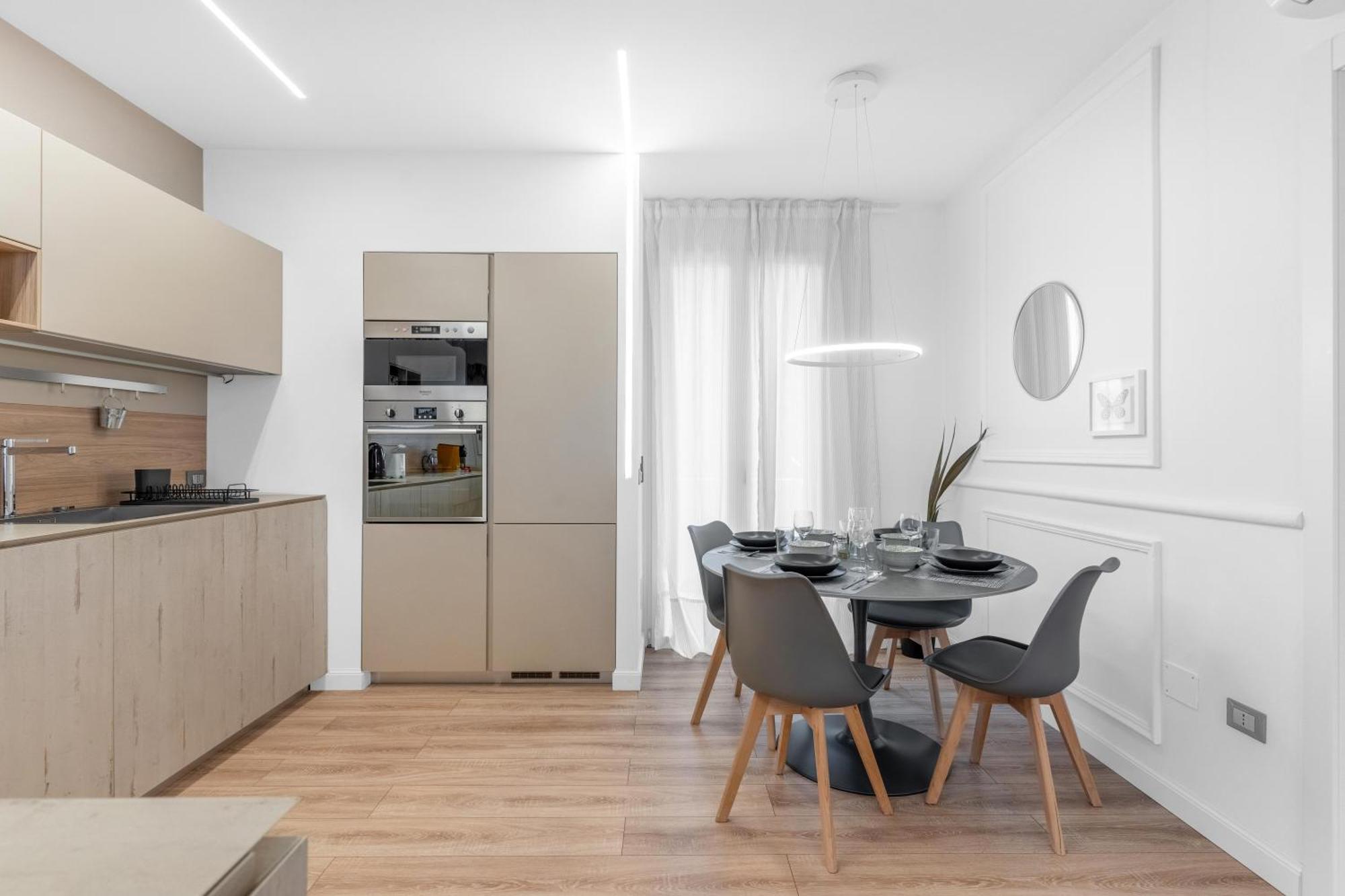 -Free Pool And Parking- Garda House Apartments Кастелнуово дел Гарда Екстериор снимка
