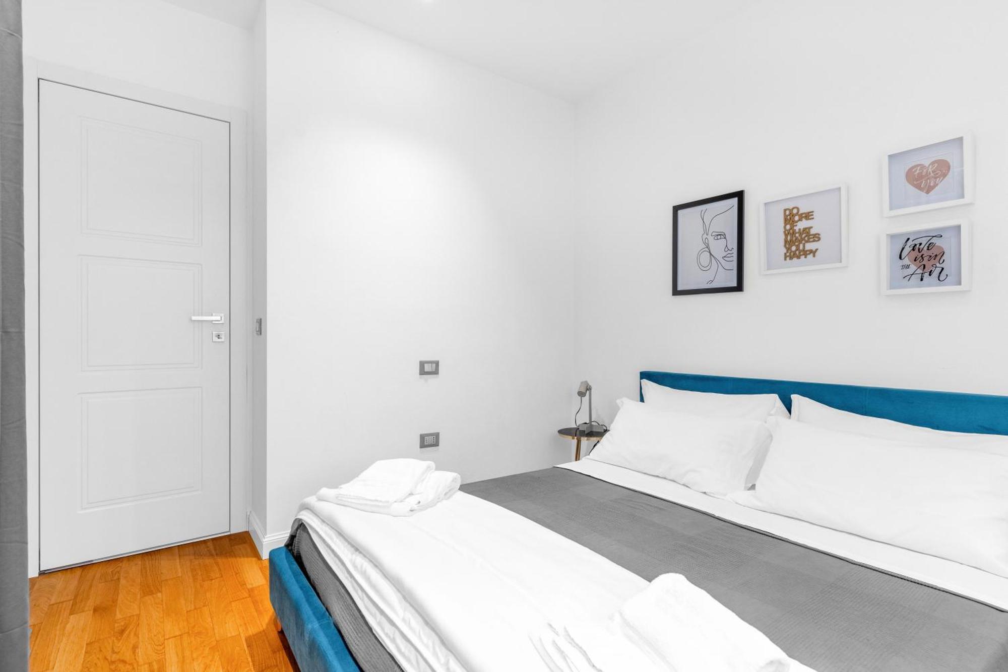 -Free Pool And Parking- Garda House Apartments Кастелнуово дел Гарда Екстериор снимка