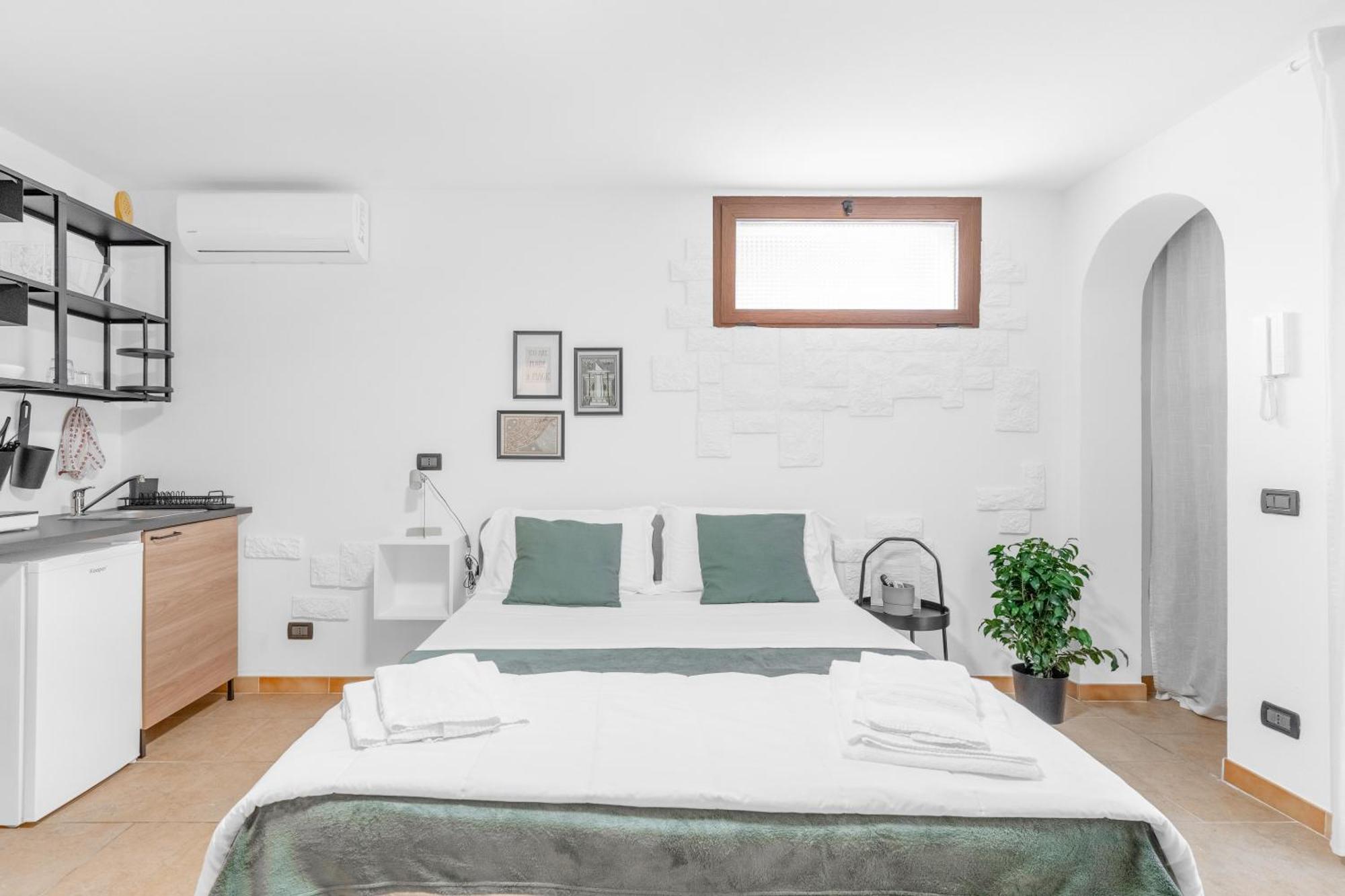 -Free Pool And Parking- Garda House Apartments Кастелнуово дел Гарда Екстериор снимка